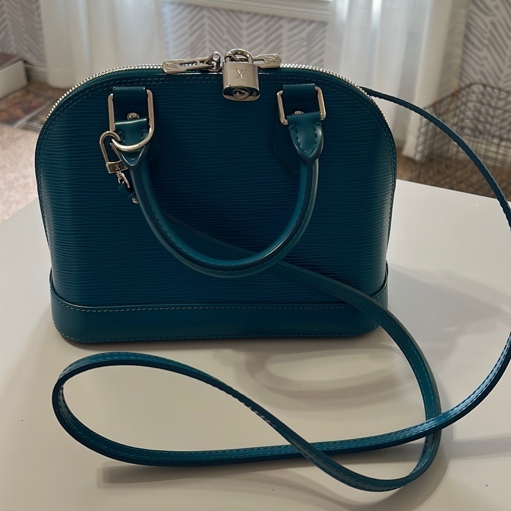 Authentic Louis Vuitton Alma BB Epi Leather - Picture 3 of 11